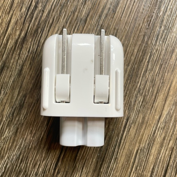 Apple Adapter 2.5A 125V 607-8083 JET VOLEZJ - Picture 1 of 3
